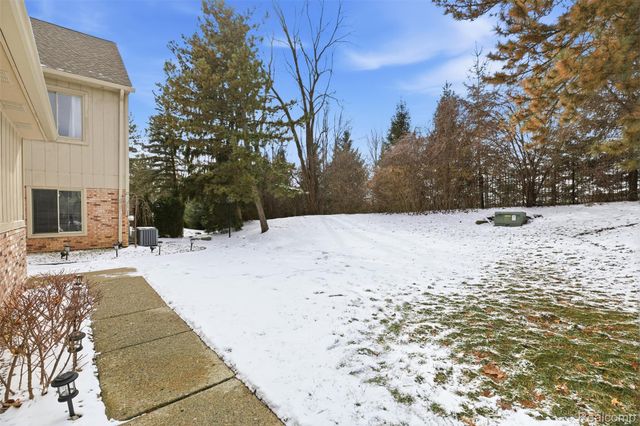 29325 Laurel Drive, Farmington Hills, MI 48331