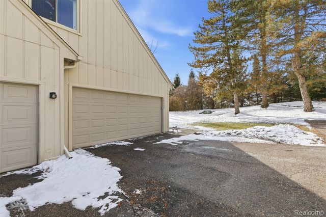 29325 Laurel Drive, Farmington Hills, MI 48331