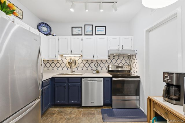 29325 Laurel Drive, Farmington Hills, MI 48331