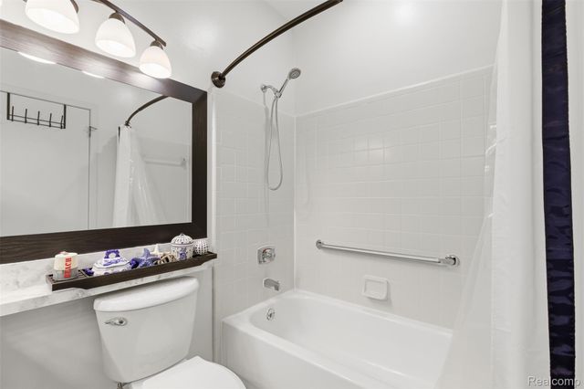 29325 Laurel Drive, Farmington Hills, MI 48331