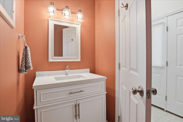 10009 FAIROAKS RD, Vienna, VA 22181