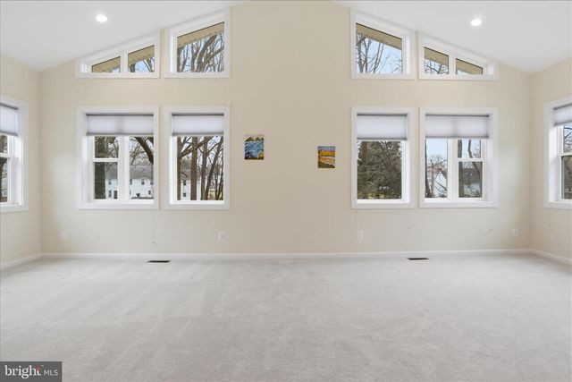 10009 FAIROAKS RD, Vienna, VA 22181