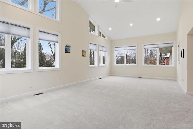 10009 FAIROAKS RD, Vienna, VA 22181