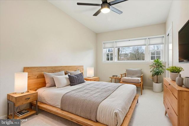 10009 FAIROAKS RD, Vienna, VA 22181