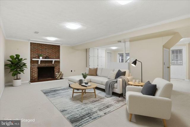 10009 FAIROAKS RD, Vienna, VA 22181