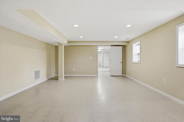 10009 FAIROAKS RD, Vienna, VA 22181