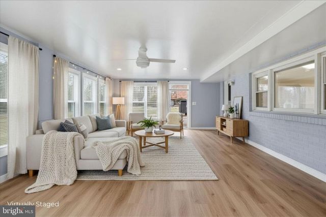 10009 FAIROAKS RD, Vienna, VA 22181