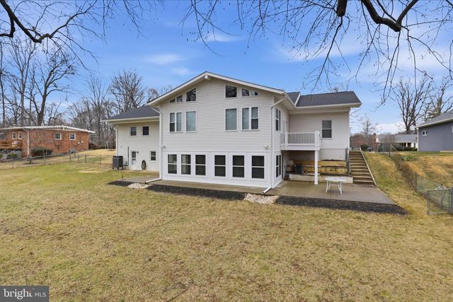 10009 FAIROAKS RD, Vienna, VA 22181