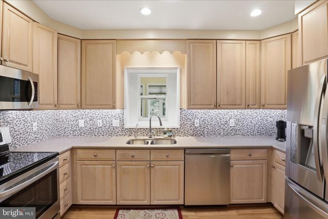 10009 FAIROAKS RD, Vienna, VA 22181