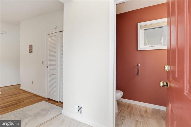 10009 FAIROAKS RD, Vienna, VA 22181