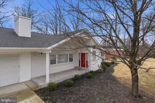 10009 FAIROAKS RD, Vienna, VA 22181