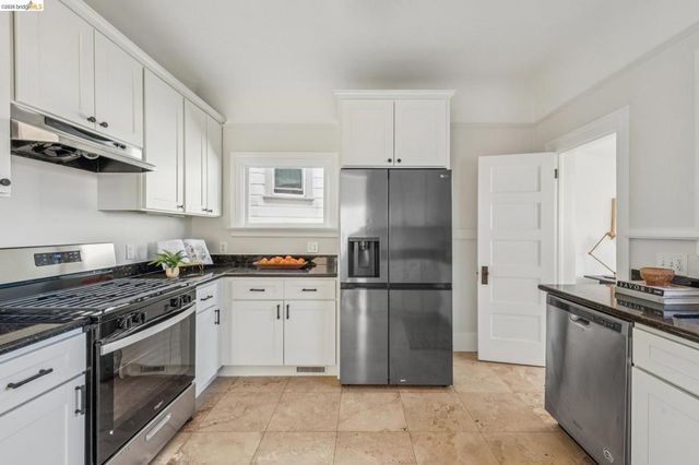 836 836 E 19th St, Oakland, CA 94606