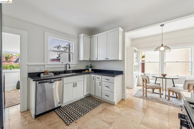 836 836 E 19th St, Oakland, CA 94606