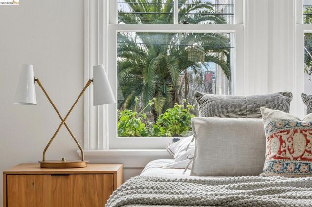 836 836 E 19th St, Oakland, CA 94606