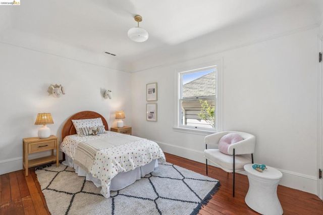 836 836 E 19th St, Oakland, CA 94606