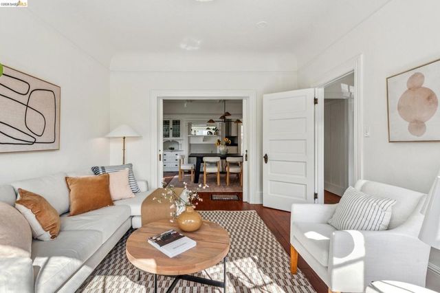 836 836 E 19th St, Oakland, CA 94606