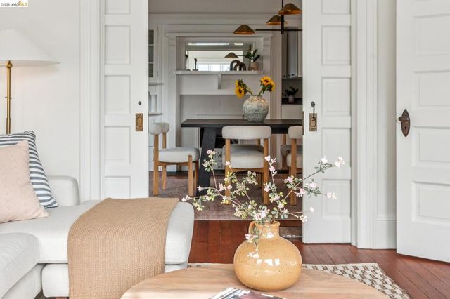 836 836 E 19th St, Oakland, CA 94606