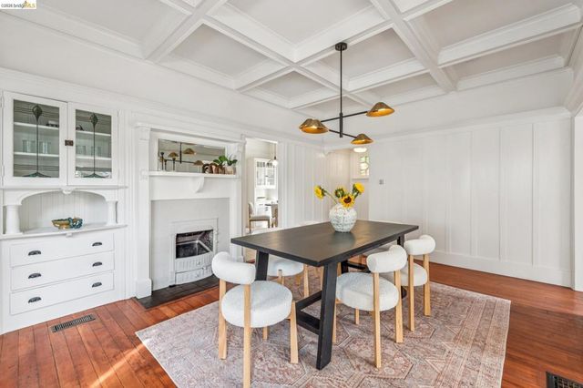 836 836 E 19th St, Oakland, CA 94606