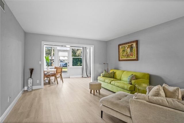 677 Royal Palm Boulevard 23, Vero Beach, FL 32960