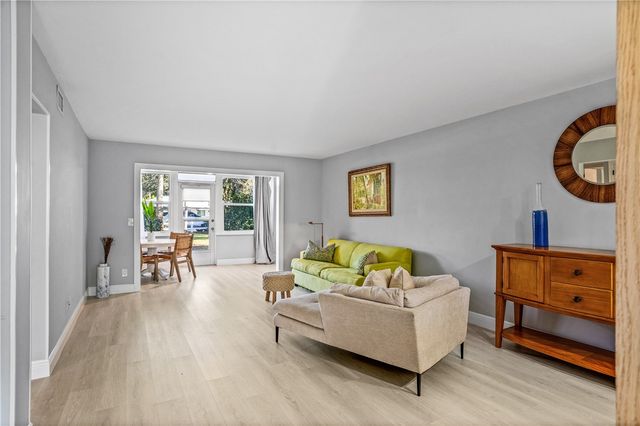 677 Royal Palm Boulevard 23, Vero Beach, FL 32960