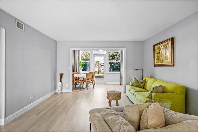 677 Royal Palm Boulevard 23, Vero Beach, FL 32960