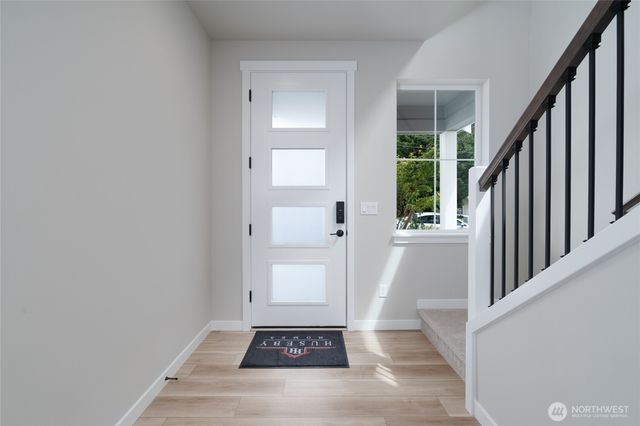 2452 SW Ridgeway Drive, Oak Harbor, WA 98277
