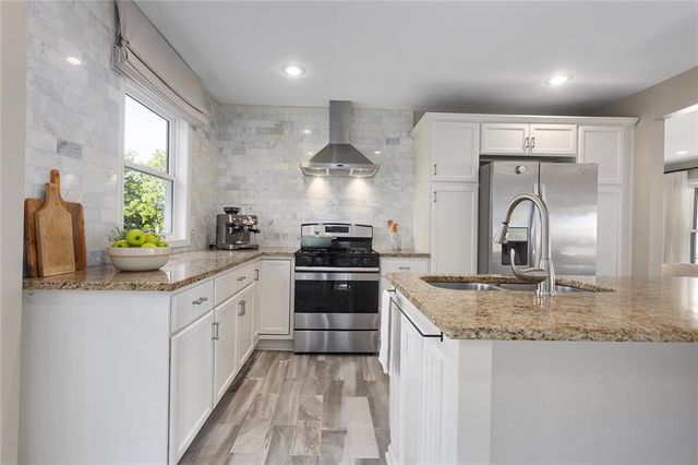 1135 ELIZABETH Street, Liberty, MO 64068