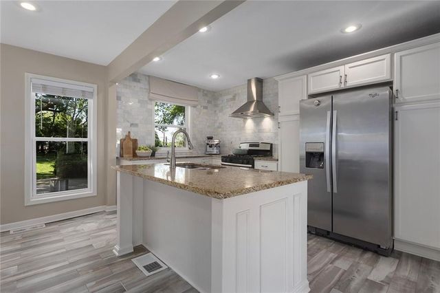 1135 ELIZABETH Street, Liberty, MO 64068