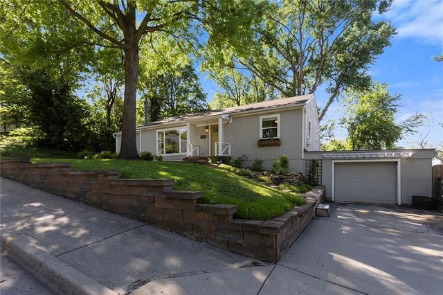 1135 ELIZABETH Street, Liberty, MO 64068