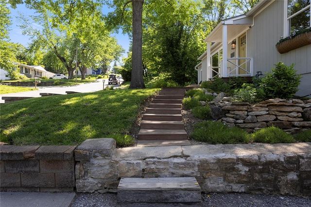 1135 ELIZABETH Street, Liberty, MO 64068