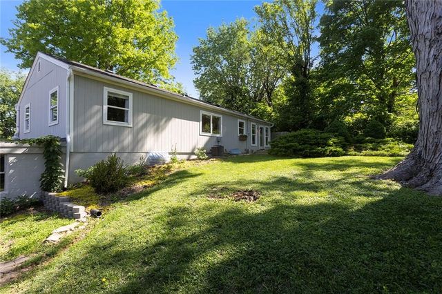 1135 ELIZABETH Street, Liberty, MO 64068