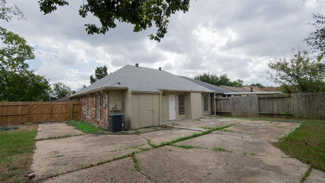 9102 Benthos Drive, Houston, TX 77083