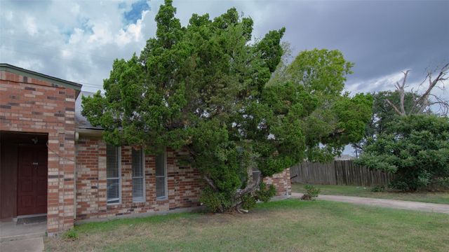 9102 Benthos Drive, Houston, TX 77083