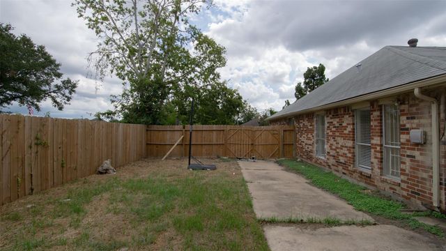 9102 Benthos Drive, Houston, TX 77083