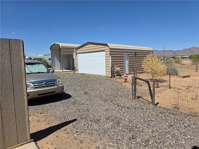 3570 N Maverick Road, Golden Valley, AZ 86413