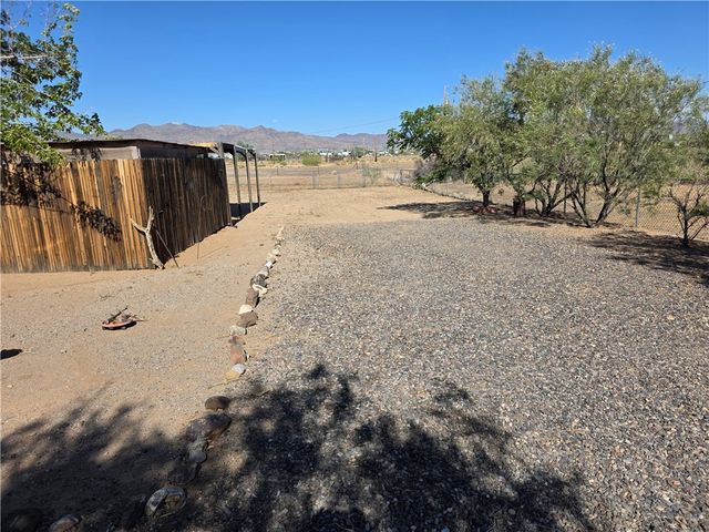 3570 N Maverick Road, Golden Valley, AZ 86413