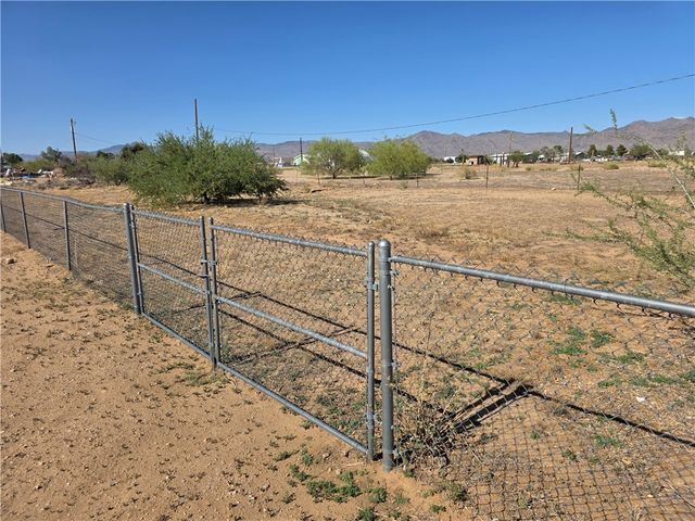 3570 N Maverick Road, Golden Valley, AZ 86413