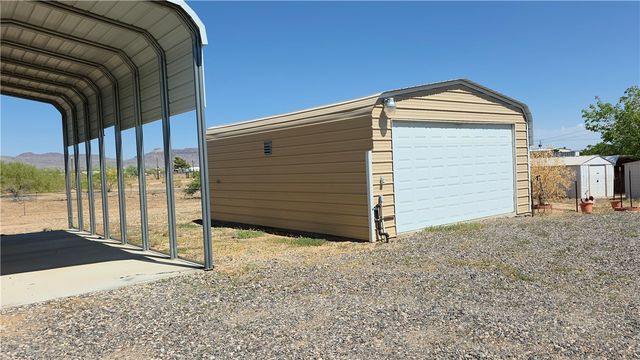 3570 N Maverick Road, Golden Valley, AZ 86413