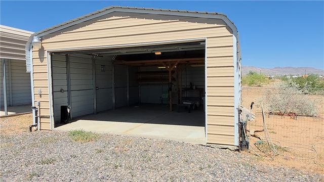 3570 N Maverick Road, Golden Valley, AZ 86413