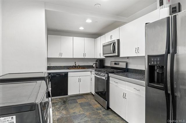 23 Water Grant Street 8E, Yonkers, NY 10701