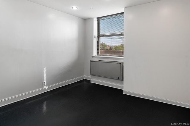 23 Water Grant Street 8E, Yonkers, NY 10701