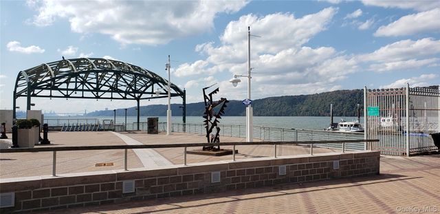 23 Water Grant Street 8E, Yonkers, NY 10701