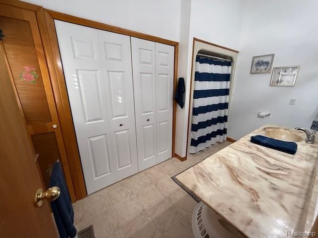 34 S Elba Road, Lapeer, MI 48446