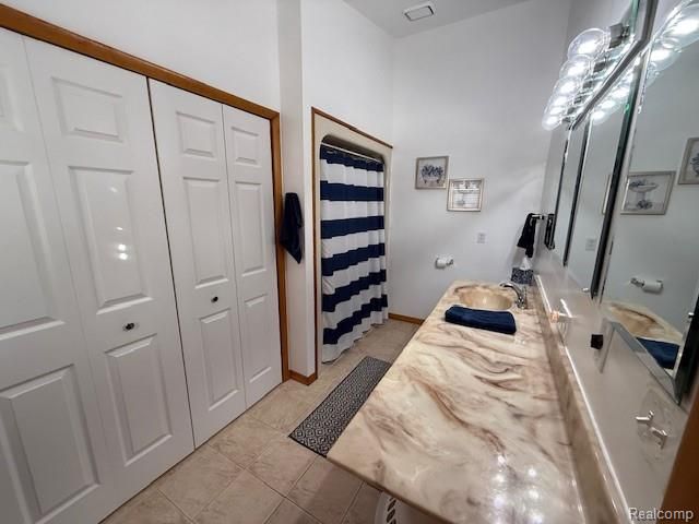 34 S Elba Road, Lapeer, MI 48446