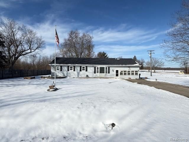 34 S Elba Road, Lapeer, MI 48446