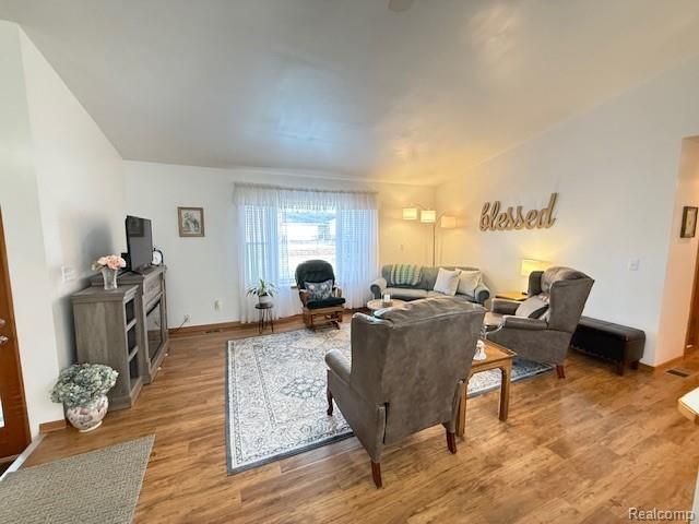 34 S Elba Road, Lapeer, MI 48446