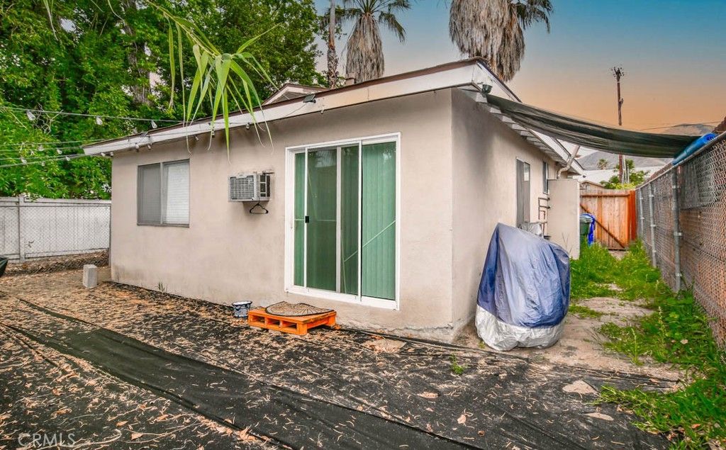 Image 10 of property listing at 27271 Pacific St, Highland, CA 92346