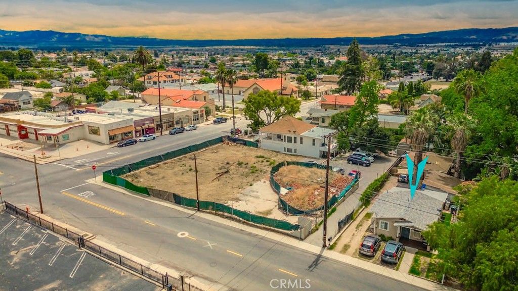 Image 12 of property listing at 27271 Pacific St, Highland, CA 92346