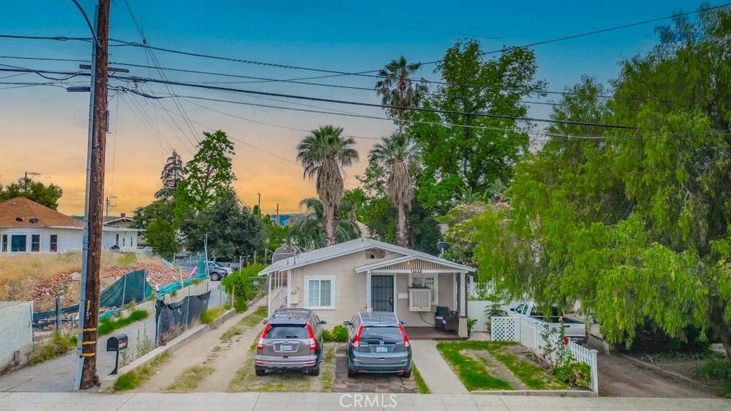 Image 3 of property listing at 27271 Pacific St, Highland, CA 92346