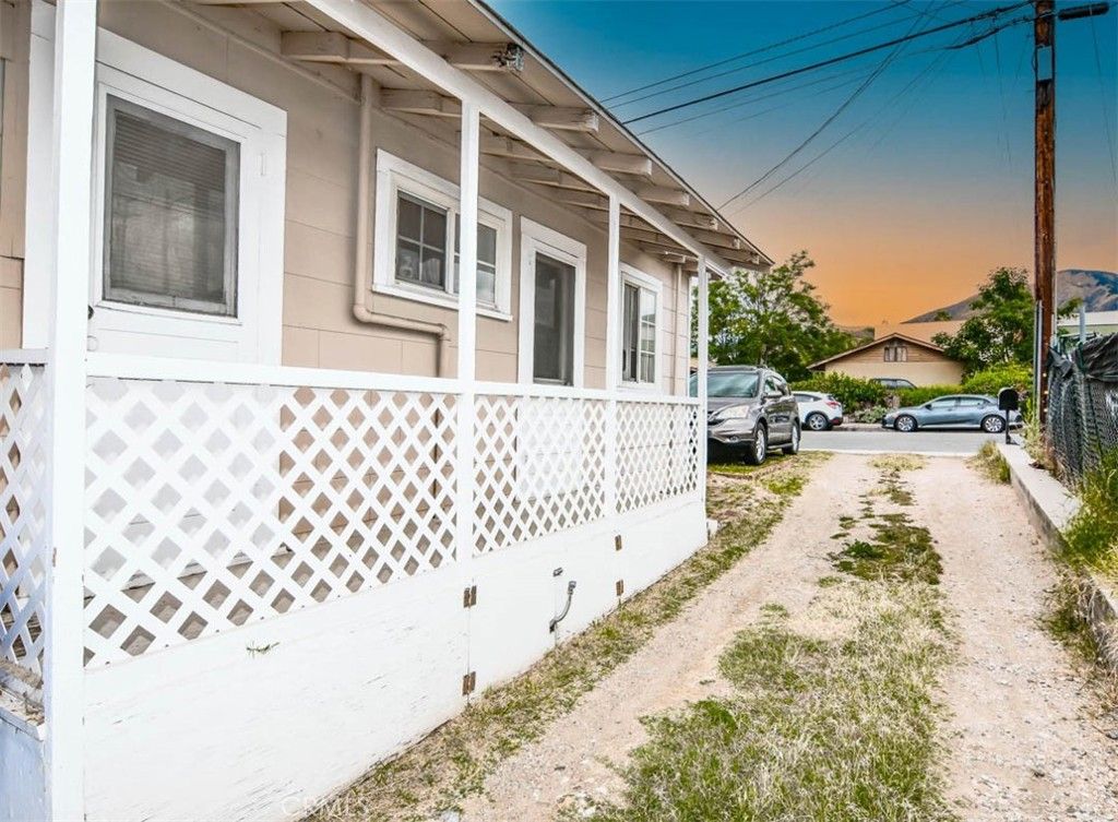 Image 4 of property listing at 27271 Pacific St, Highland, CA 92346